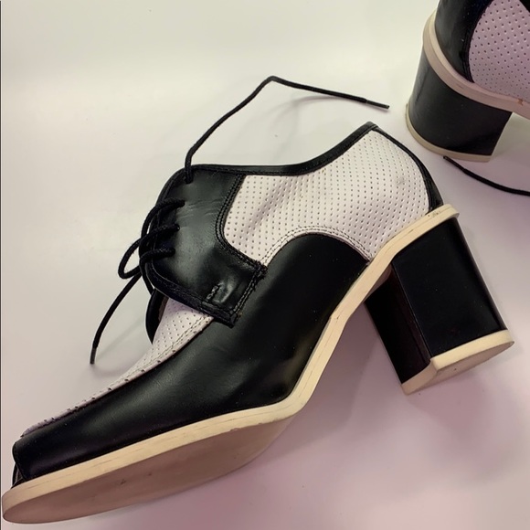 Black/White open toe oxford style with chunky heel - Picture 4 of 8